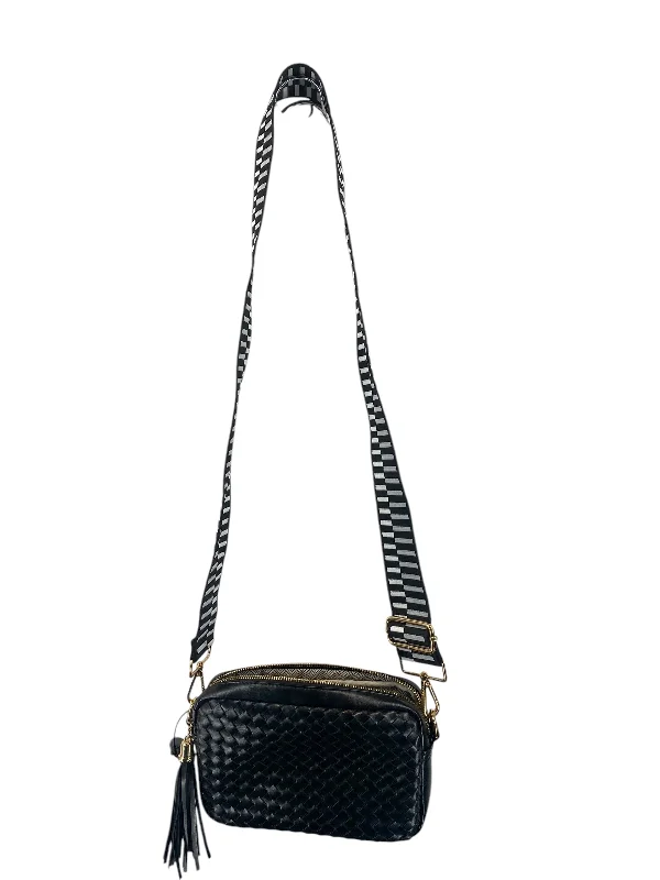 Crossbody By Clothes Mentor, Size: Medium